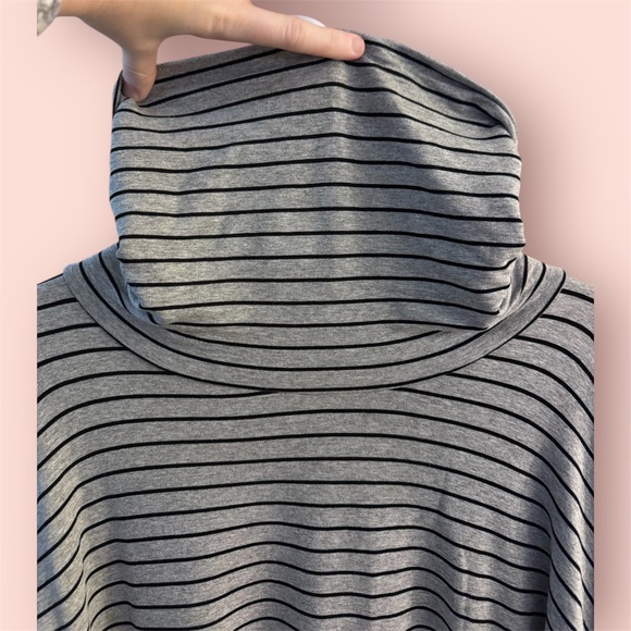 Liz Claiborne Long Sleeve Pullover Turtleneck Top - Picture 8 of 9